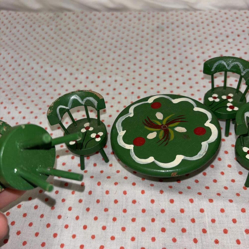 Vintage wooden doll house table and 4 chairs - Picture 4 of 5